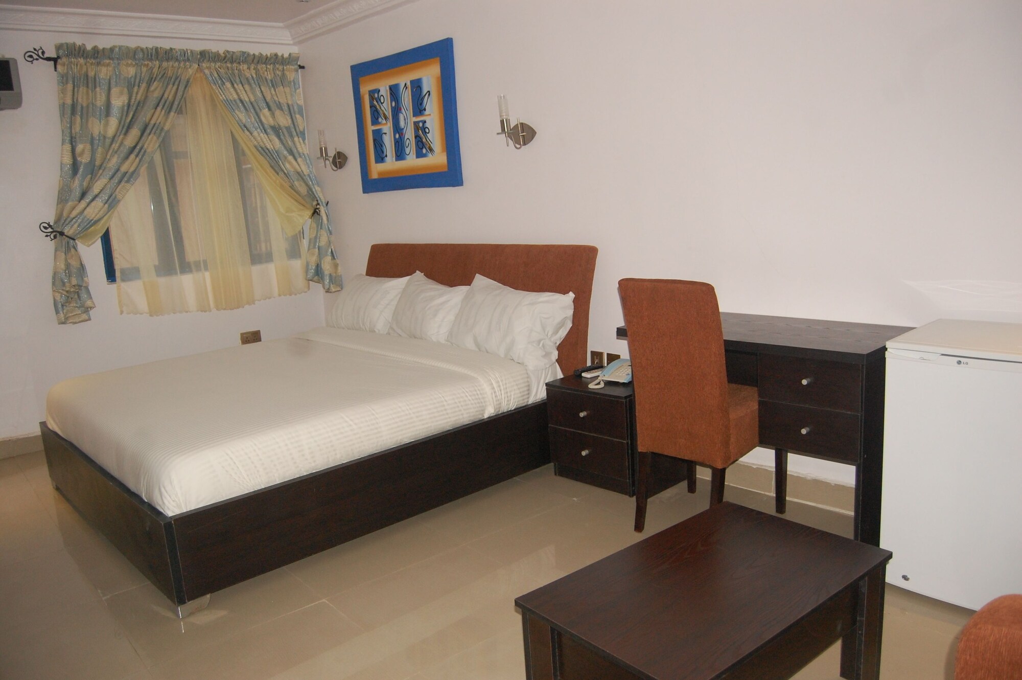 EXECUTIVE, SUITE, KING BED