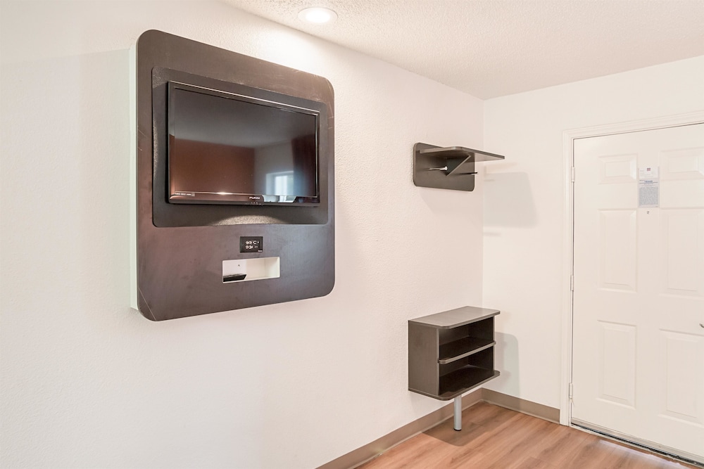 Motel6 Grand Prairie, TX - Near Six Flags Drive 24/44