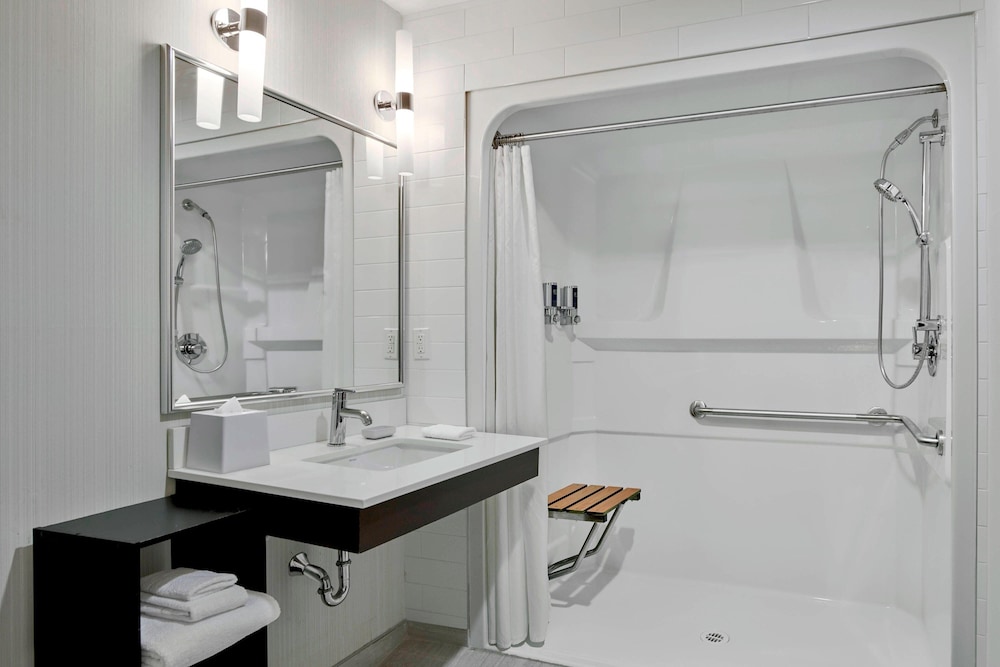 Four Points by Sheraton Edmonton International Airport 11/55