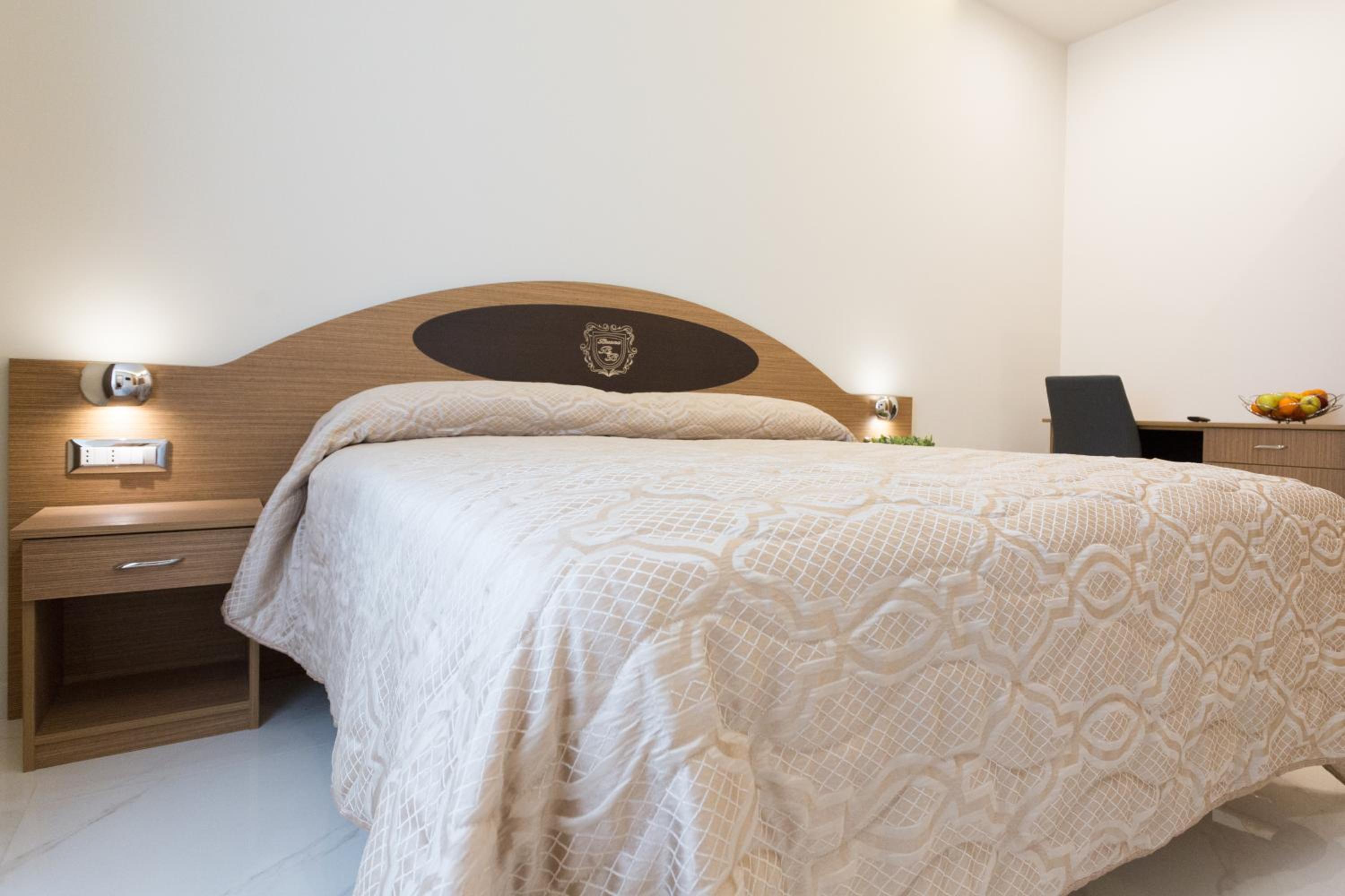 ROOM, SINGLE, DOUBLE BED