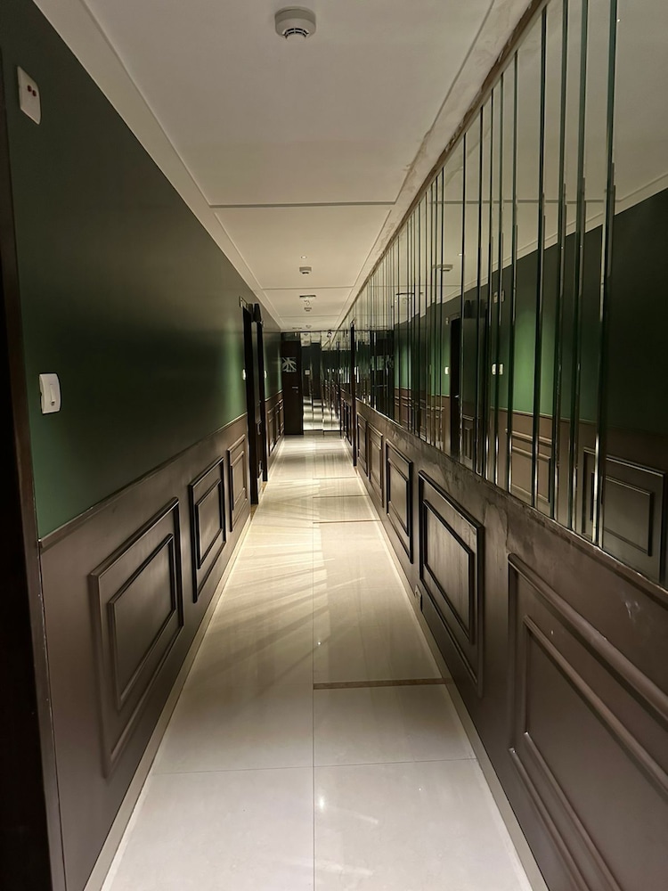 Gulf Hotel 4/49
