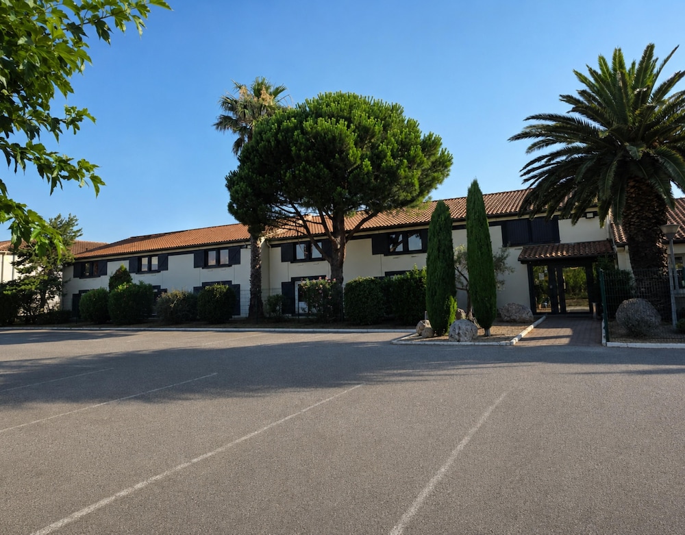 BRIT HOTEL PLAISANCE 52/61