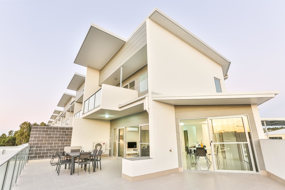 Best Western Plus North Lakes Hotel 38/50