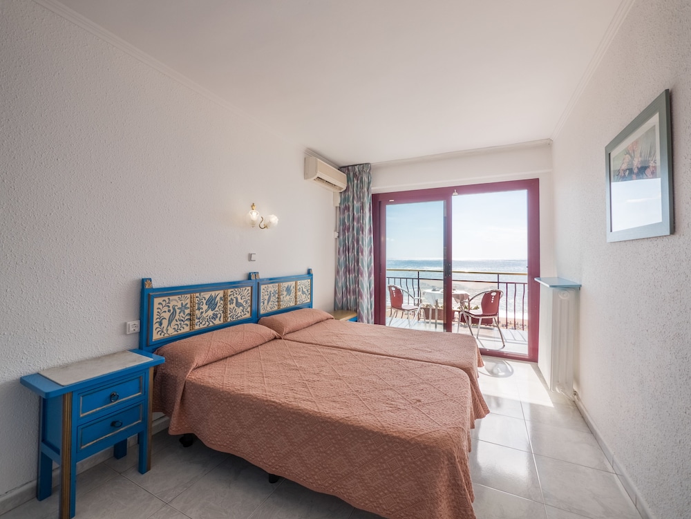 STANDARD, TRIPLE, SEA VIEW
