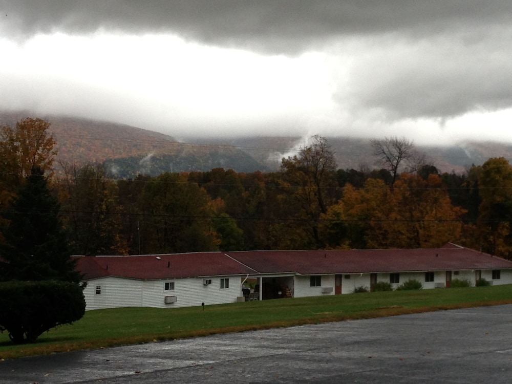 Four Winds Country Motel 22/34