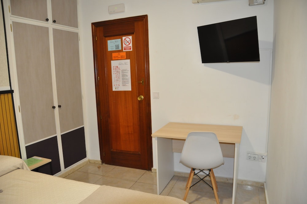 Hostal Ramón Y Cajal 38/50