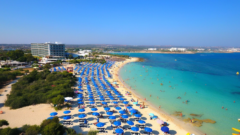Asterias Beach Hotel 60/62