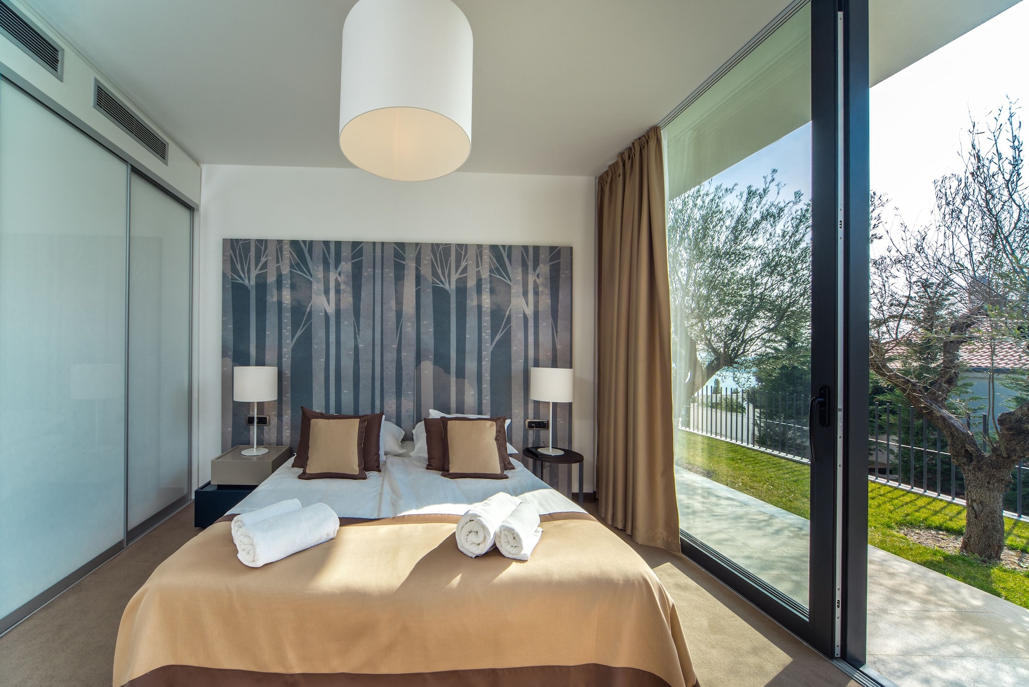 2 BEDROOMS, APARTMENT, PARTIAL SEA VIEW, BALCONY