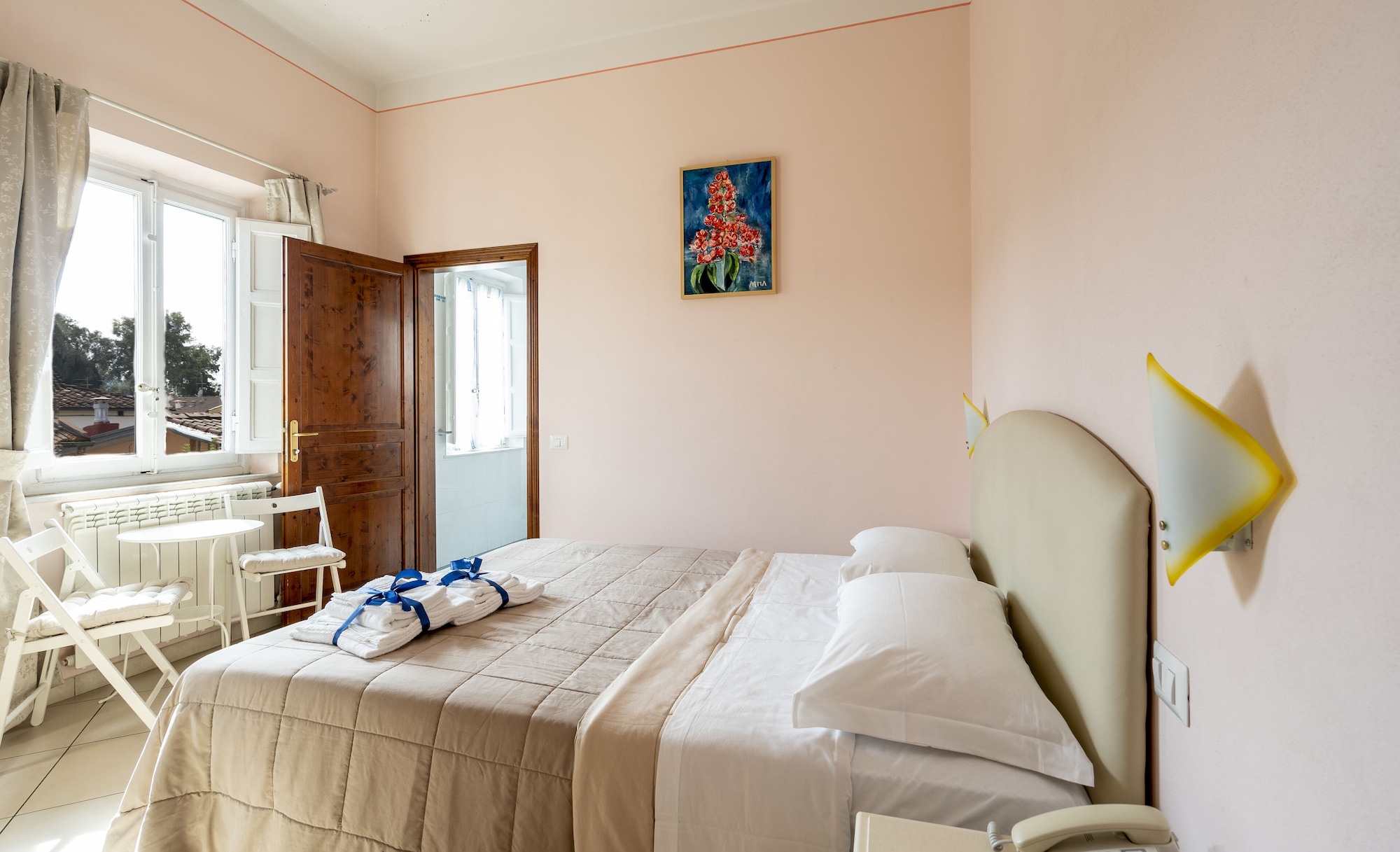 ROOM, DOUBLE BED