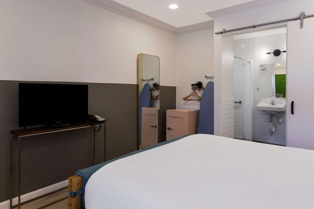 Signature Inn Berkeley Oakland 37/66