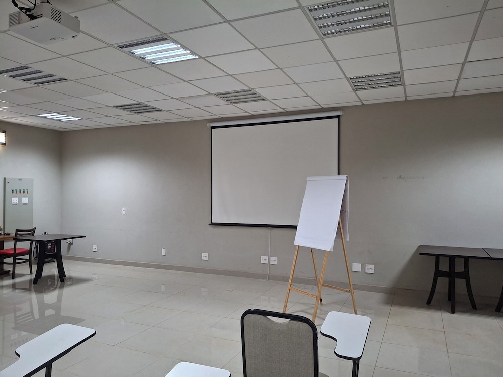 Onix Inn Hotel Cravinhos 40/50