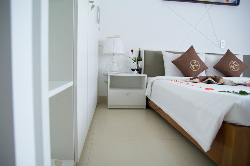 Poetic Hue Hotel 19/50