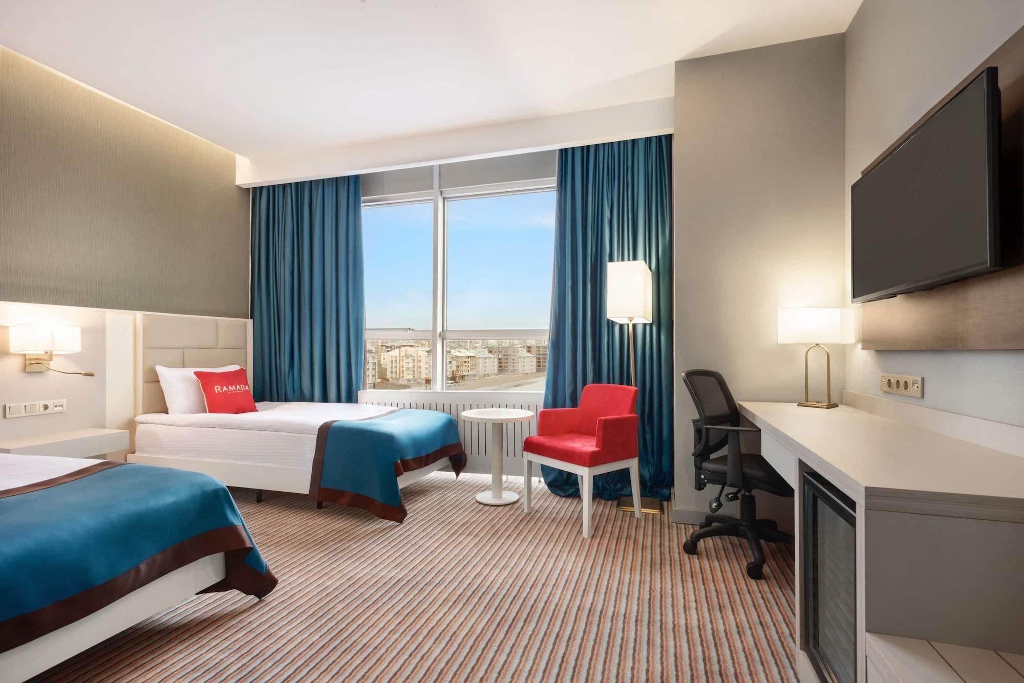 Room, Twin Beds, Smoking