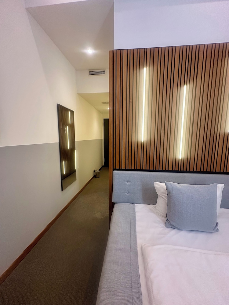 1 BEDROOM, CLASSIC, SINGLE
