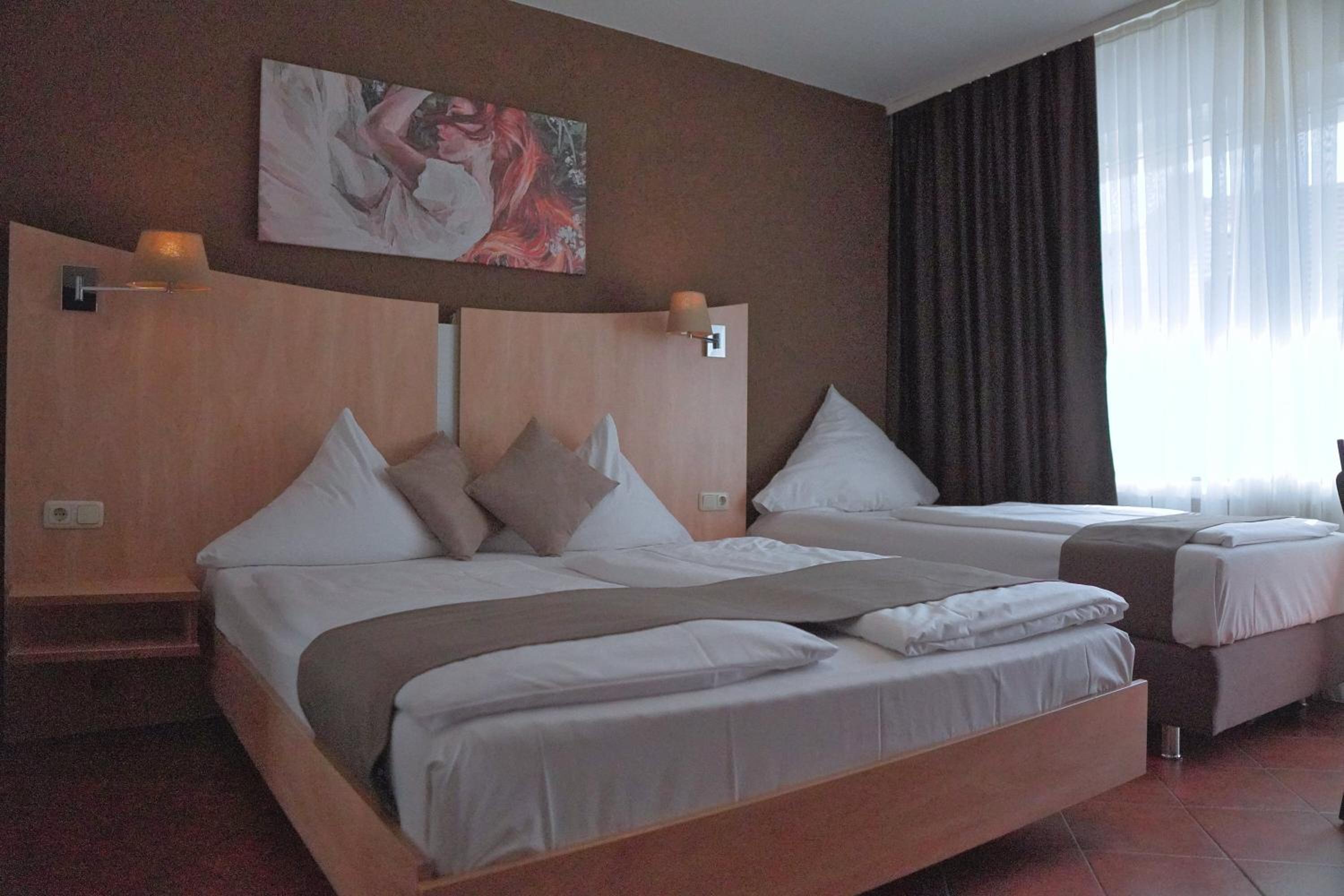 Room, Triple