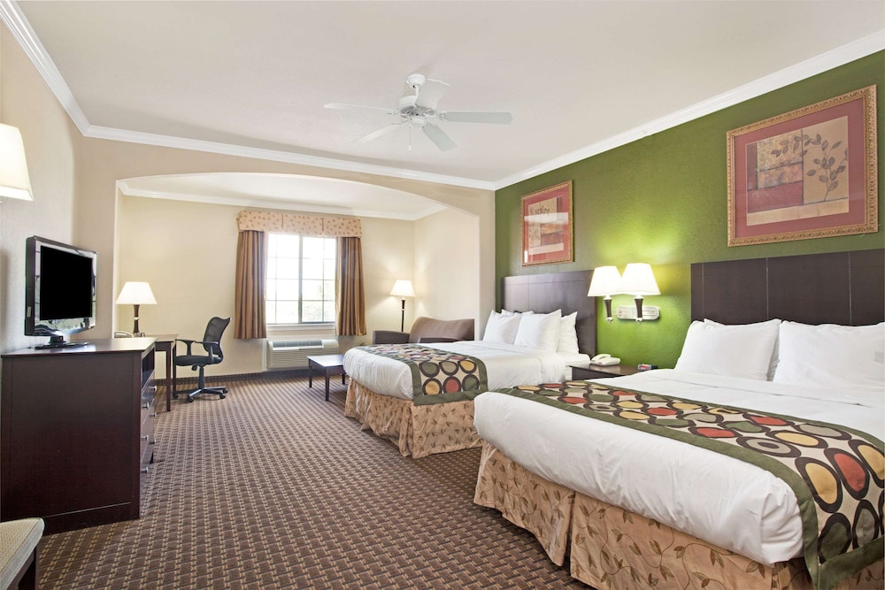 Super 8 by Wyndham IAH West/Greenspoint 13/31