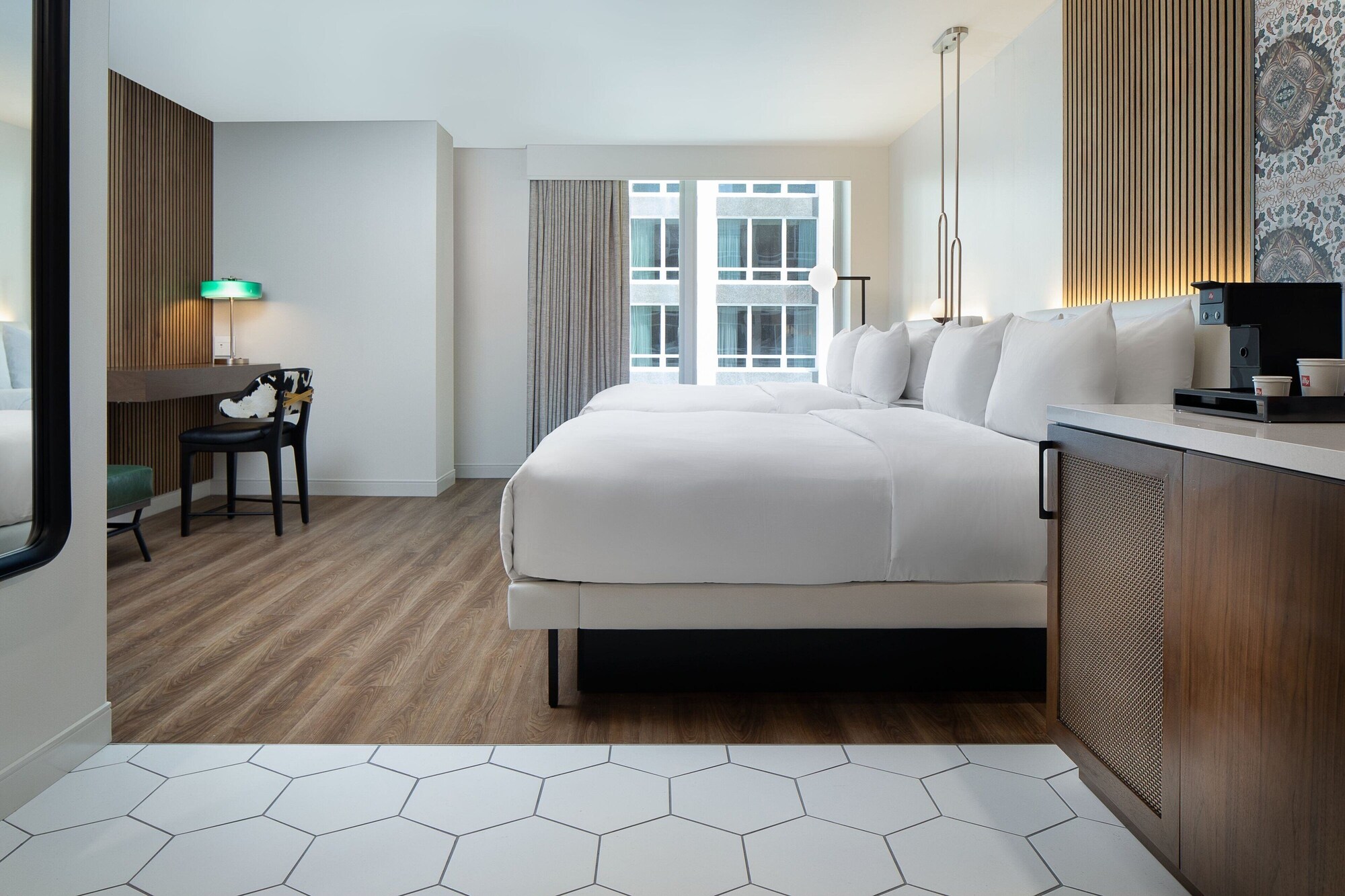 room, 2 queen beds, courtyard view