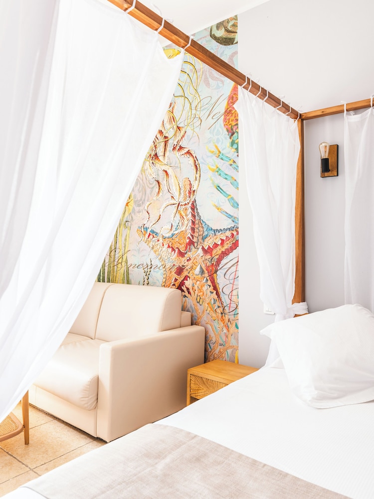 Junior Suite, King Bed, Trundle Bed, Canal View, Le Suffren, BW Signature Collection 9/10