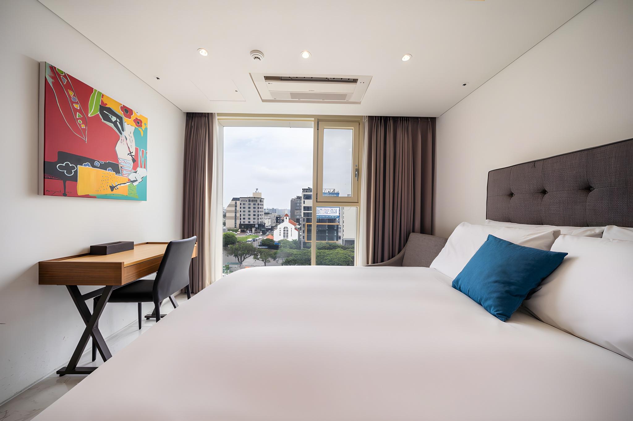 Deluxe, Twin Beds, 1 Double and 1 Single Bed, City View, Sweetmay Seogwipo 4/4