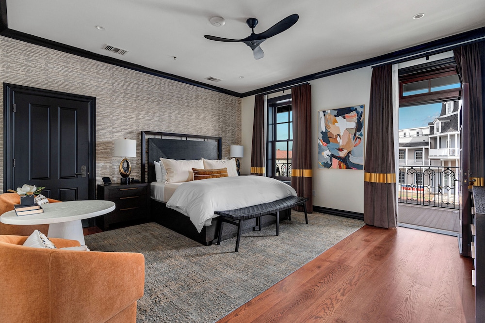 Emigrant Boutique Hotel 11/28