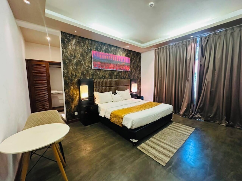Golden Pearl Tangalle Beach 17/50
