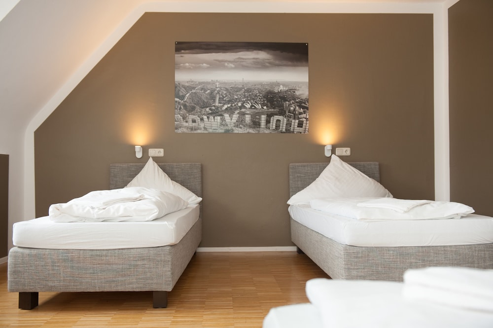 Five Reasons Hotel and Hostel 13/50