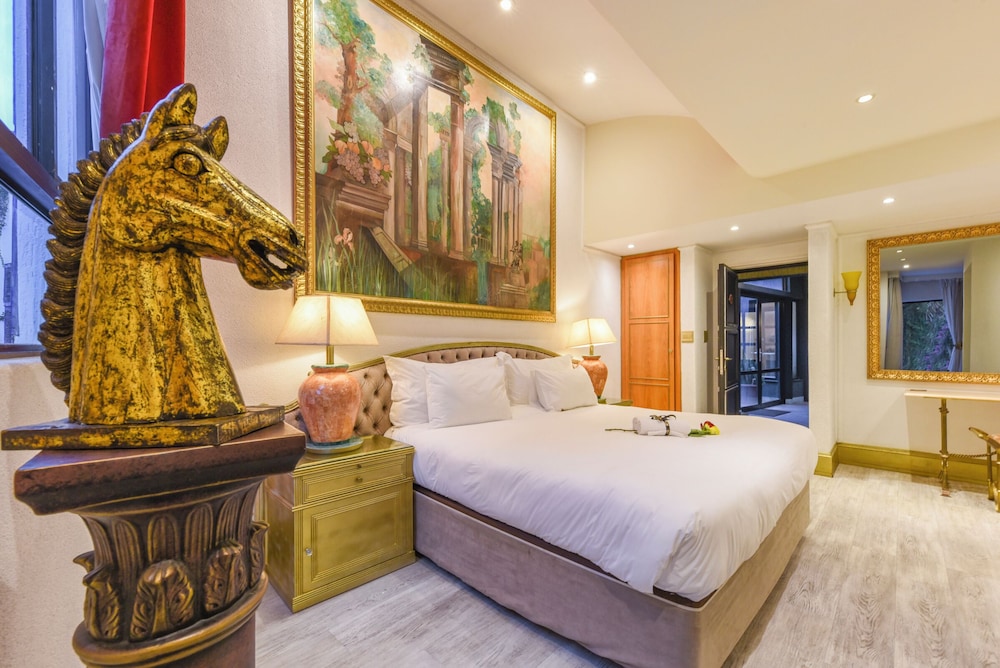 Emperor Nero, Suite, Queen Bed