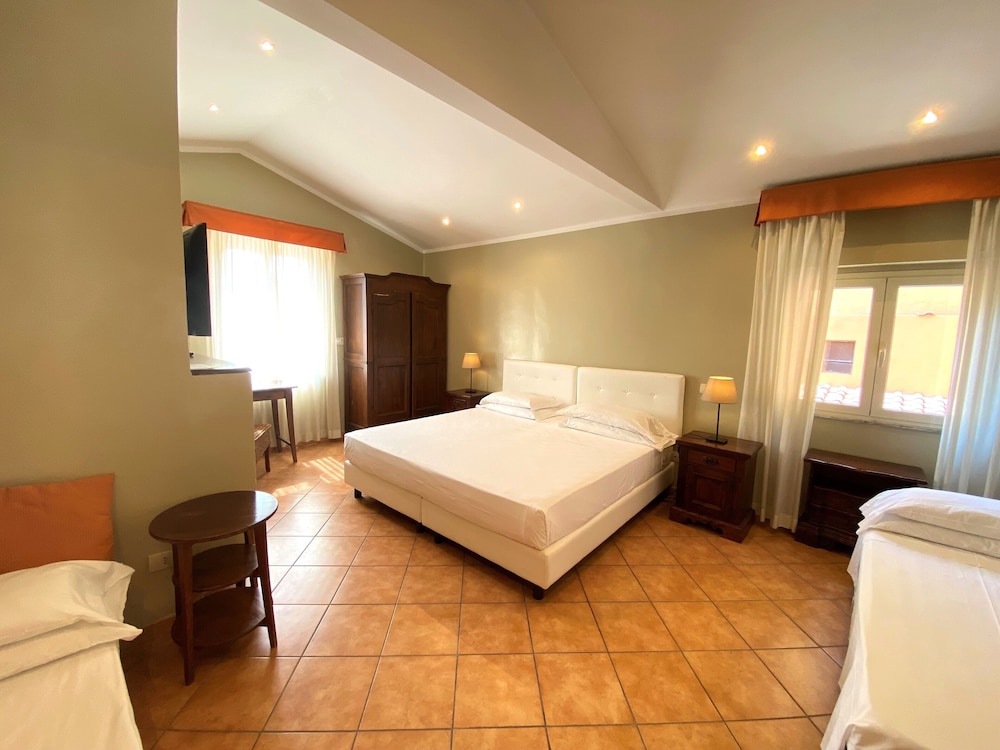 1 BEDROOM, STANDARD, QUADRUPLE