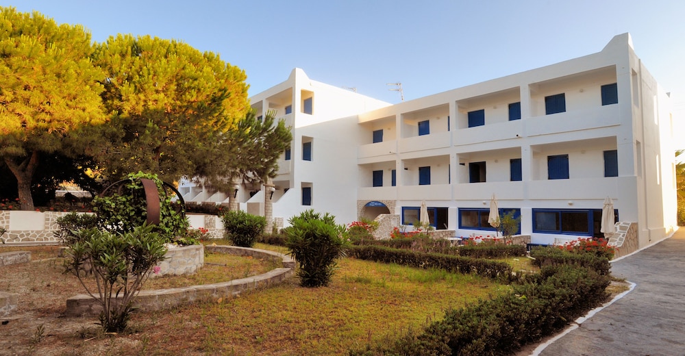 Lagada Beach Hotel 8/65