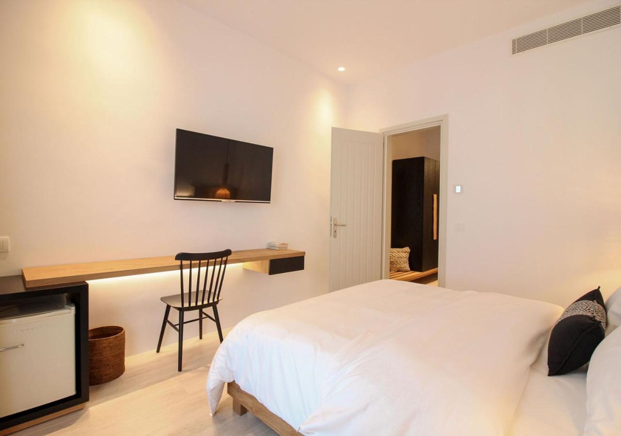 Junior Suite, Family