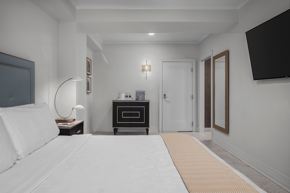 ROOM, KING BED, ACCESSIBLE