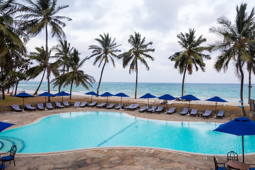 Jacaranda Indian Ocean Beach Resort 35/40