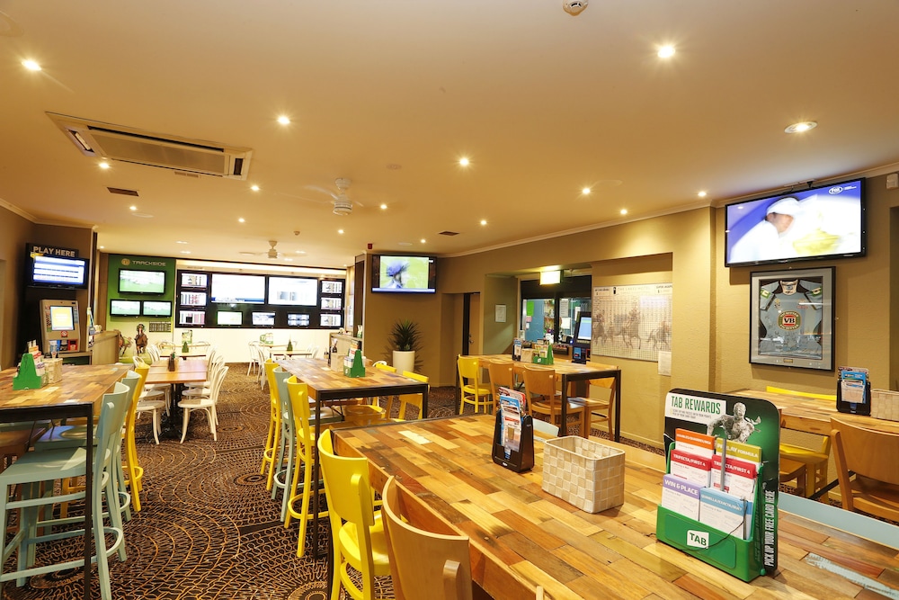 The Lakes Hotel 54/59