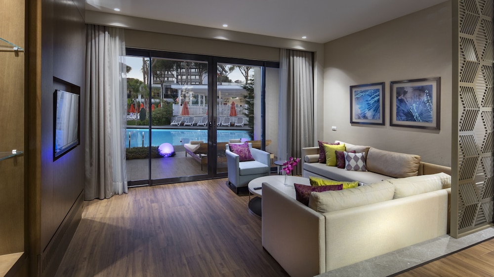 Trendy Lara Hotel 36/67