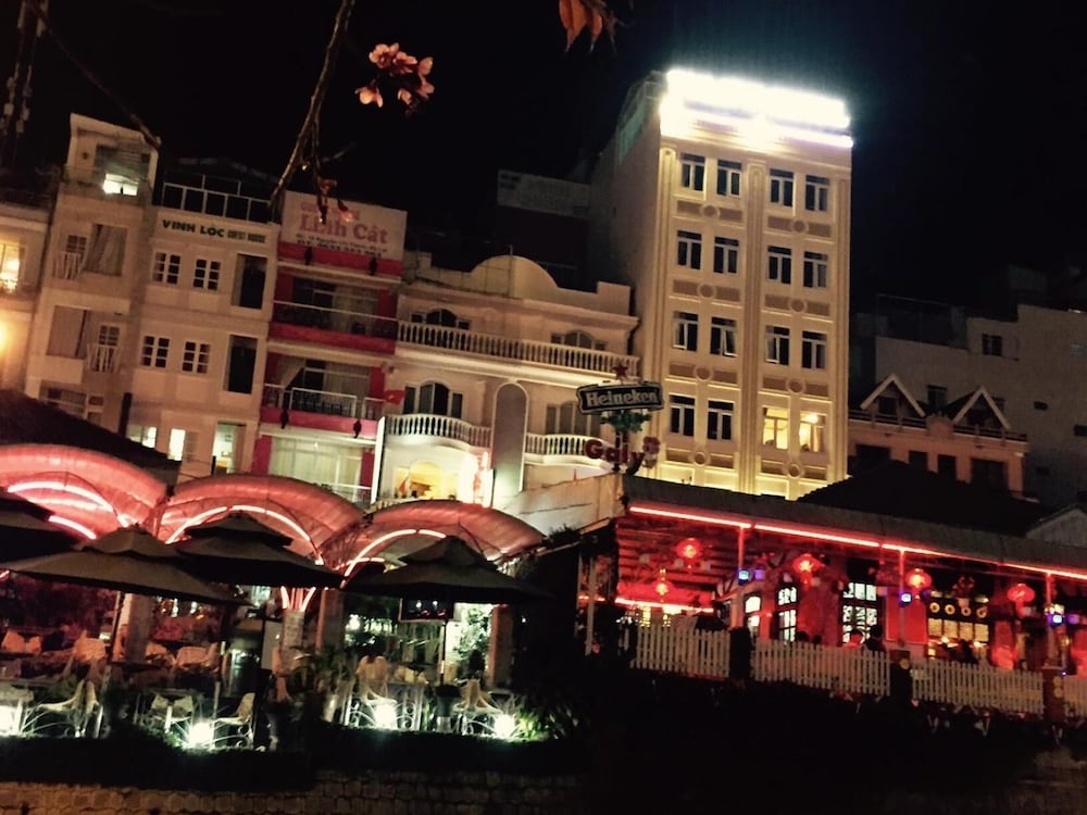 Tulip Hotel 2 7/66