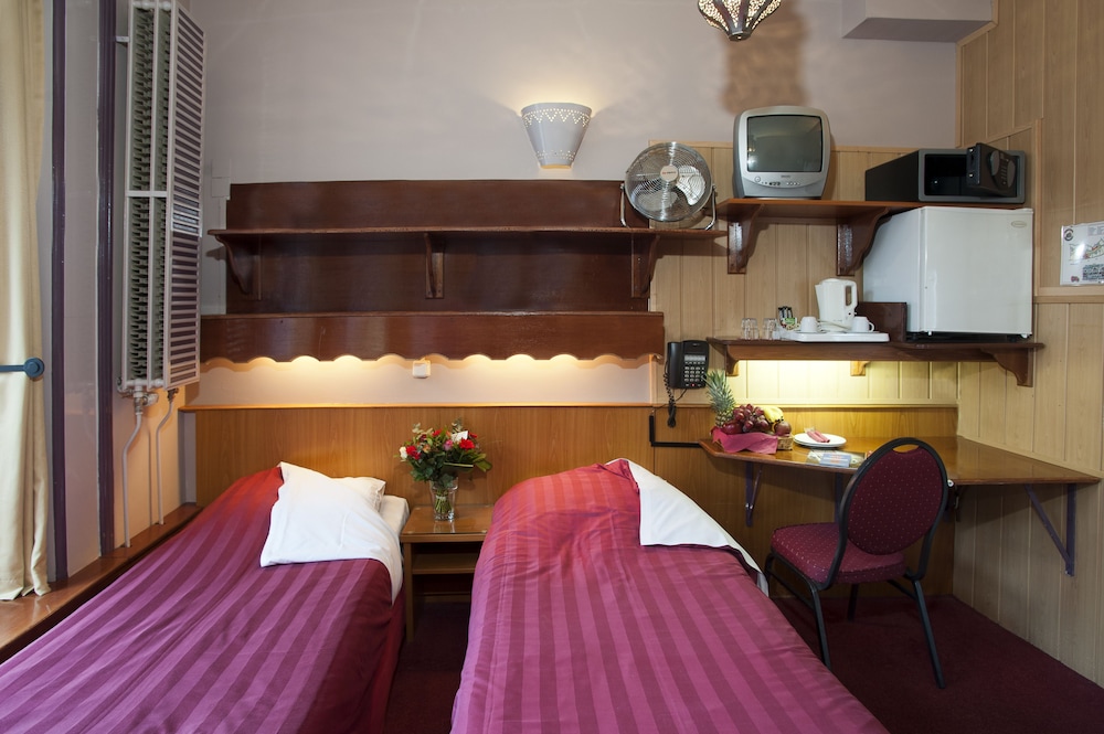 Nadia Hotel 12/32