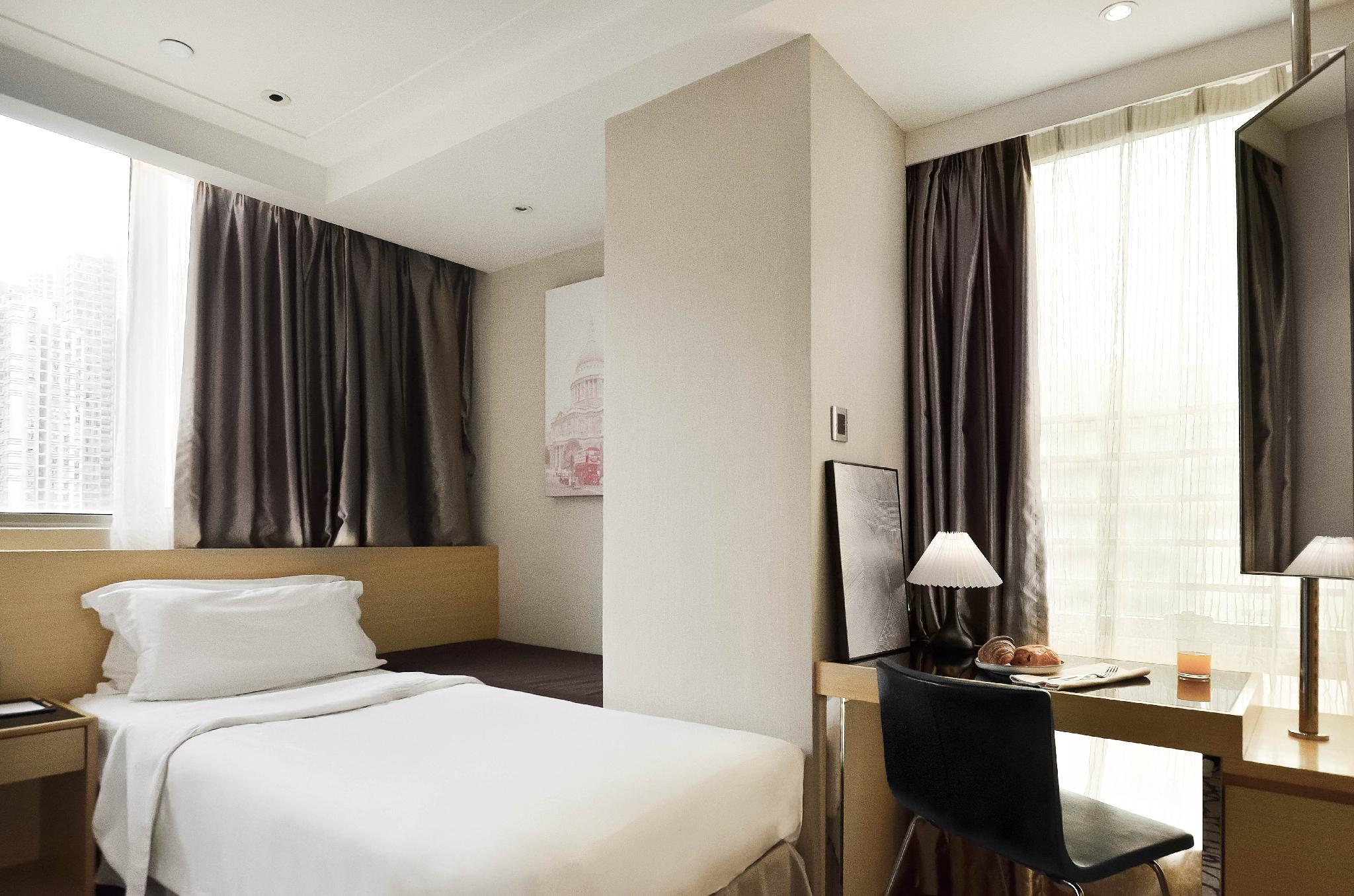 Room Assigned on Arrival, Single Bed