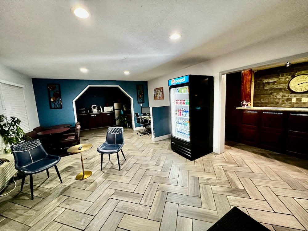 Ozark Inn & Suites 21/27
