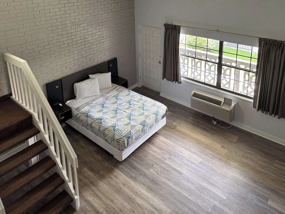جناح بسرير كينج بمطبخ للمدخنين، Studio6 Tallahassee, FL – North Monroe 2/5