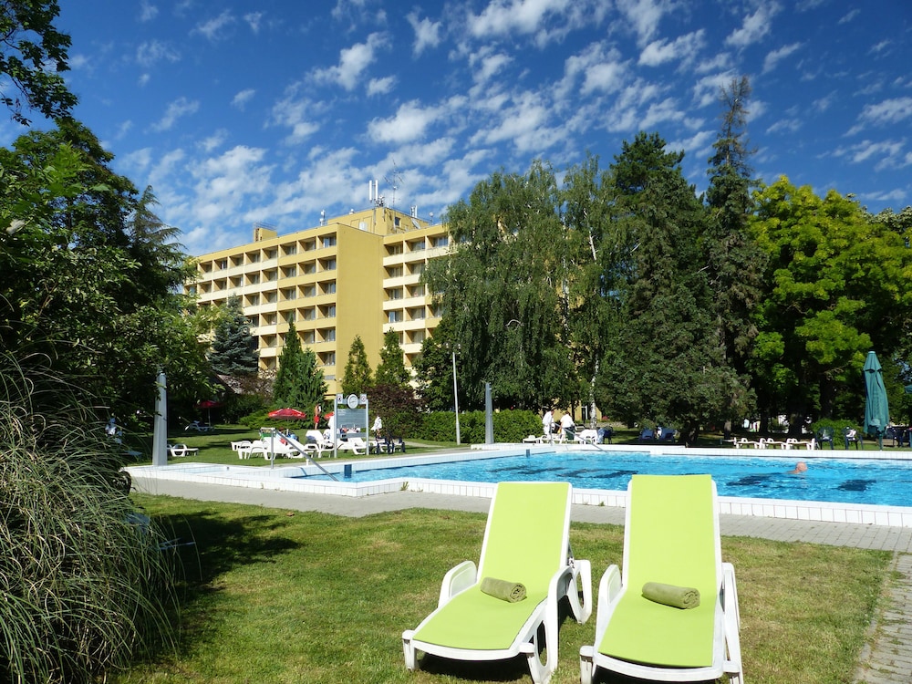 HUNGUEST HOTEL HELIOS 6/56