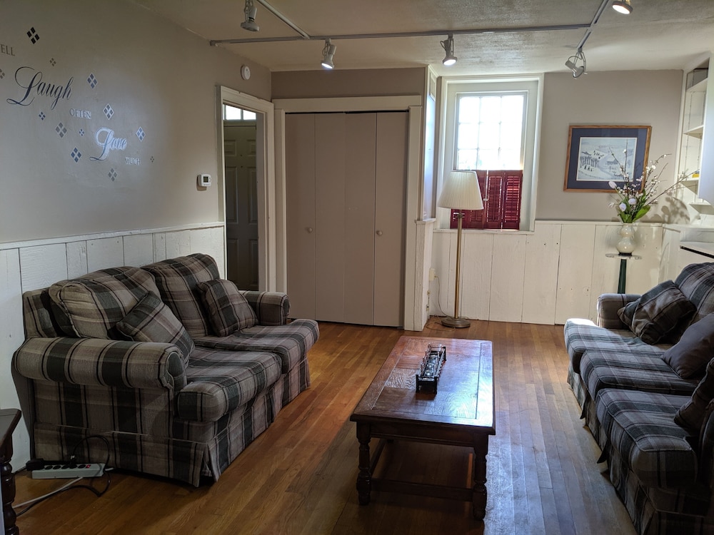 Spruce Lane Lodge & Cottages 18/35