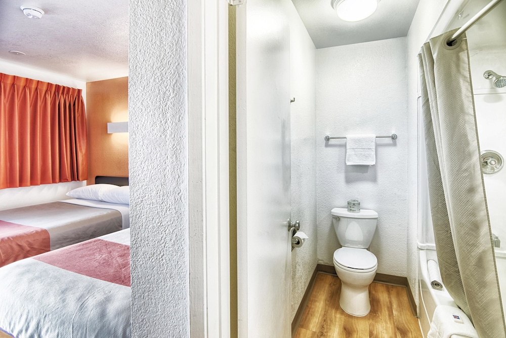 Motel6 Mammoth Lakes, CA 54/55