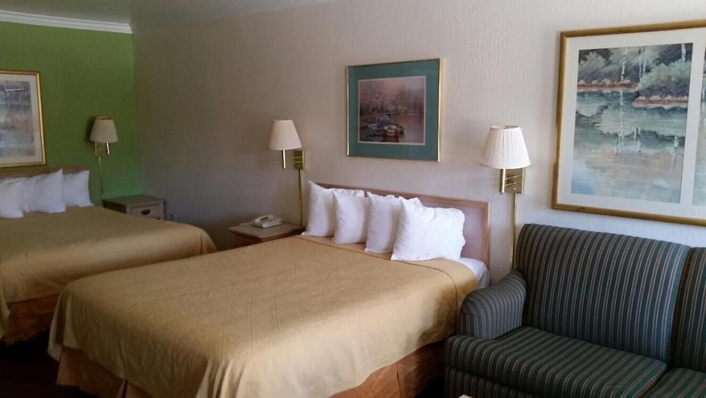 Kelseyville Motel 9/36