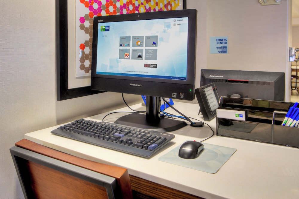 Holiday Inn Express Hotel Suites Hutto 62/72