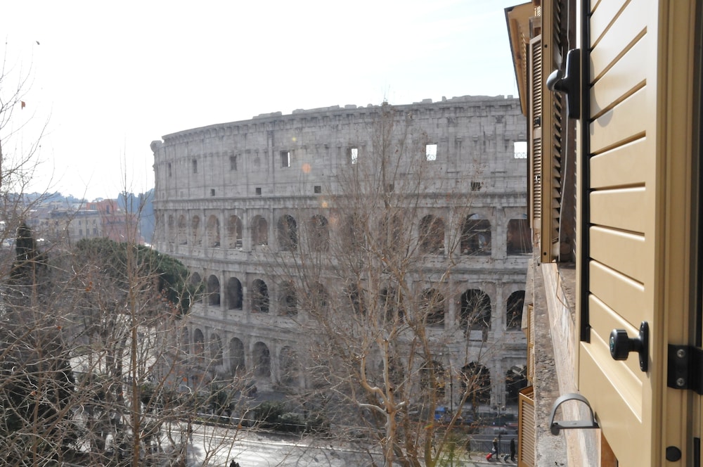 Colosseum Corner 2/61