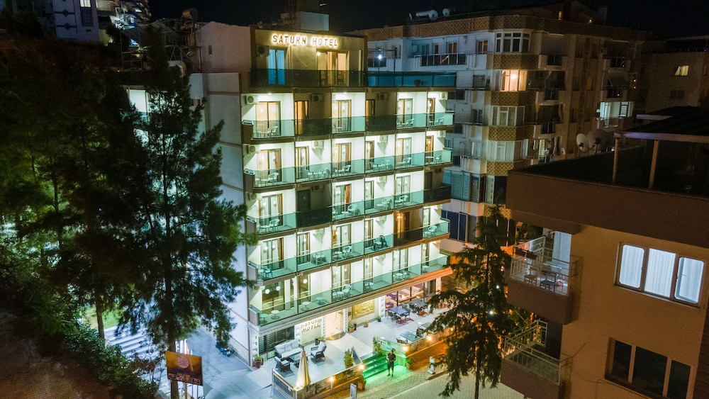 Saturn Hotel 4/46