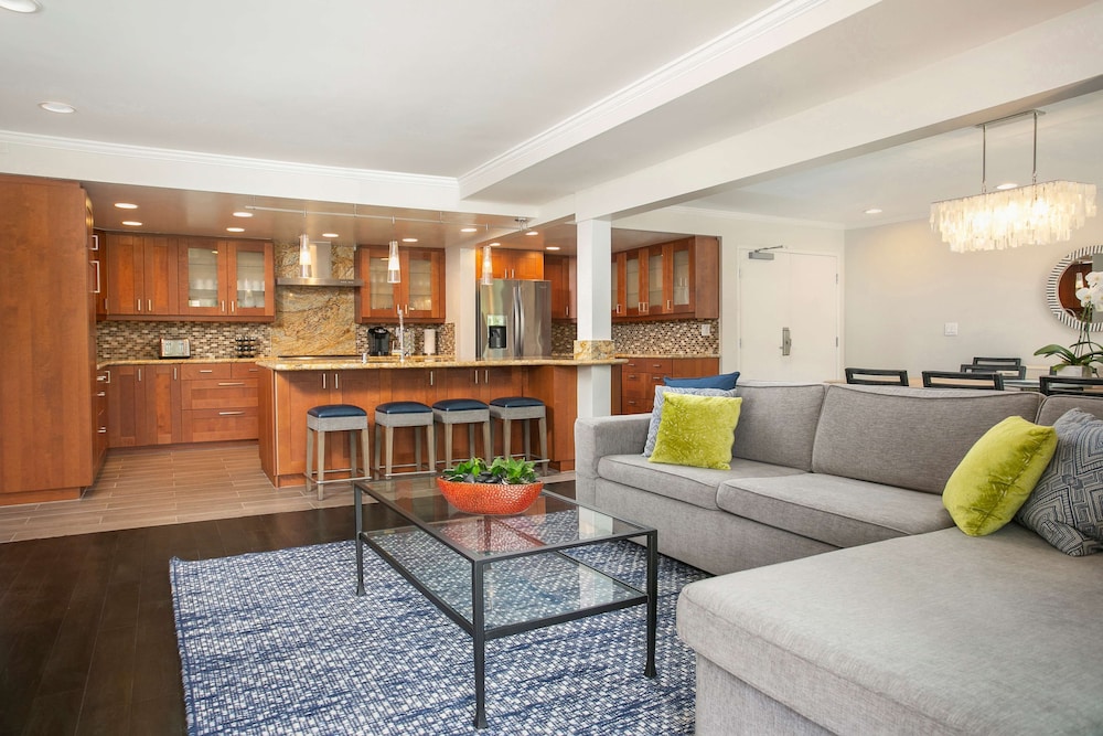 Hyatt Regency Newport Beach Hotel 52/75