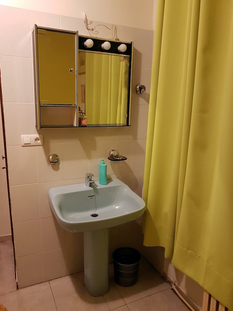 Hostal Ramón Y Cajal 49/50