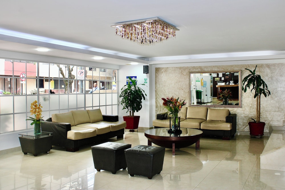 Plaza Versalles S.A 37/67