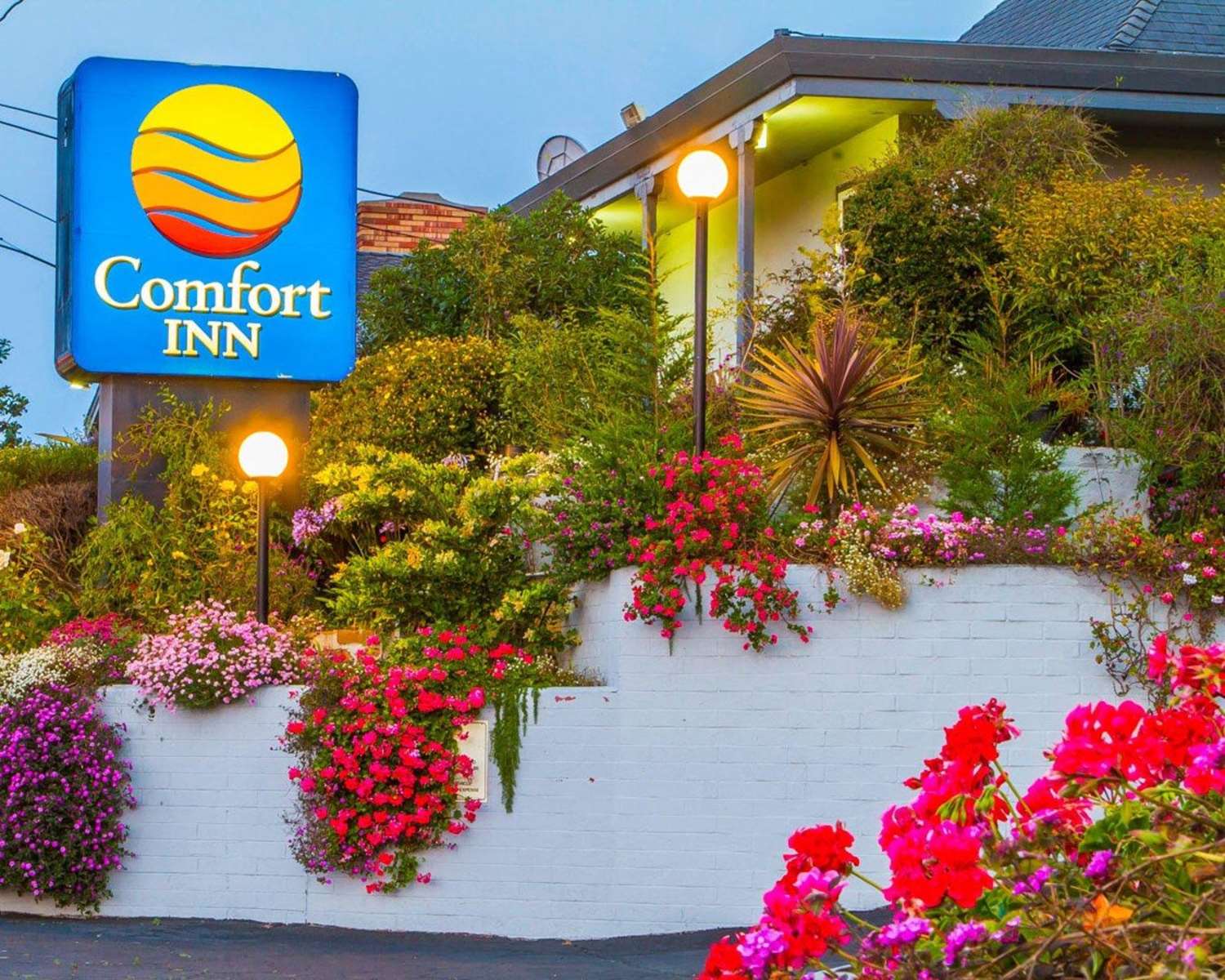 Blu Pacific Hotel in MONTEREY - CA